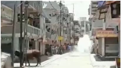 ഗുജറാത്തില് കുടിയേറ്റ തൊഴിലാളികളും പൊലീസും നേര്ക്കുനേര്; കണ്ണീര്വാതക പ്രയോഗവും കല്ലേറും