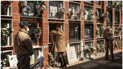 കൊവിഡ് പടരുമ്പോള് കണ്ണീര് തോരാതെ ലോകം; മരണം രണ്ടരലക്ഷം പിന്നിട്ടു