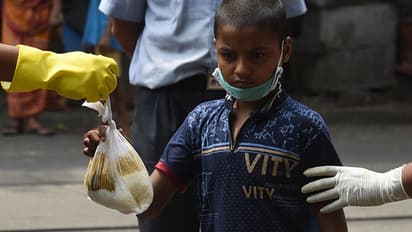 দেশে কপর্দক শূন্য হতে চলেছে এক তৃতীয়াংশ পরিবার, চতুর্থ দফার লকডাউন শুরুর আগেই আশঙ্কার মেঘ