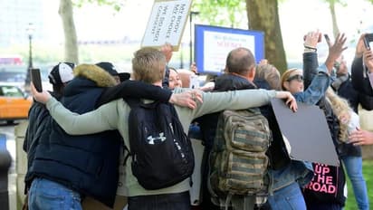 കൊവിഡ്19 മരണ നിരക്കില്‍ കുറവ്; ലോക്ഡൗണിനെതിരെ പ്രതിഷേധം ശക്തം