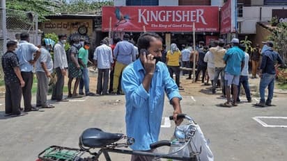 अब इस राज्य में शुरू हुई शराब की होम डिलीवरी, जानें कितना ले रही हैं चार्ज