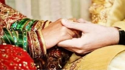 Drunk lover stops wedding procession, asks bride to elope with him; here’s what happened next