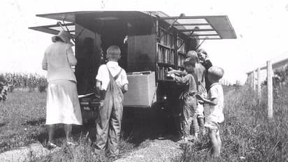 ​ഗ്രാമ​ഗ്രാമാന്തരം കയറി ഇറങ്ങിയിരുന്ന പുസ്തകവണ്ടികൾ, കാണാം ചിത്രങ്ങൾ