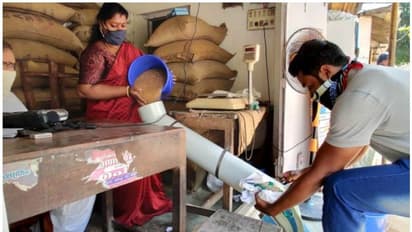 പാലക്കാട്ടെ റേഷൻ കടകളിൽ അരി കിട്ടാനില്ല; വിതരണത്തിൽ പാളിച്ചയെന്നാരോപണം; ഇടപെടുമെന്ന് സപ്ലൈകോ