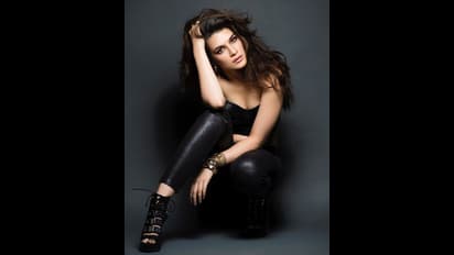 কড়া ডায়েটে স্লিম ফিট কৃতি, ব্রাউন ব্রেড-ব্রাউন রাইস, জানুন কোন কোন পদ থাকে ডিভার পাতে