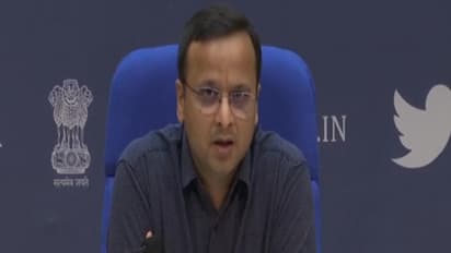 ఇండియాను వణికిస్తున్న కరోనా:  24 గంటల్లో రికార్డు స్థాయిలో కేసులు,మరణాలు