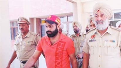 కస్టడీలో వున్న గ్యాంగ్స్టర్కు పాజిటివ్.. క్వారంటైన్కు పోలీసులు