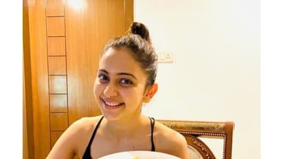 ஒரு சிரிப்பு போதும் ஆல் அவுட்..... கியூட் சிரிப்பில் ரசிகர்களை கவரும் ரகுல் ப்ரீத் சிங் !!