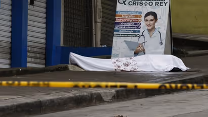 హైదరాబాద్ లో డబల్ మర్డర్, కత్తులు, తల్వార్లతో 20 మంది దాడి