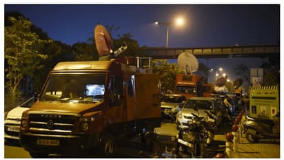 গলায় ফাঁস দিয়ে আত্মহত্যা করলেন তরুণী সাংবাদিক, শ্রীঘরে যেতে হল এসপি নেতাকে