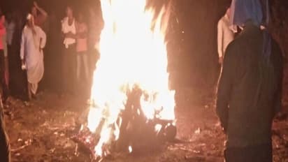 వెల్లవిరిసిన సోదరభావం.. కుల్గాంలో మహిళా కాశ్మీర్ పండిట్ అంత్యక్రియలు నిర్వహించిన ముస్లింలు