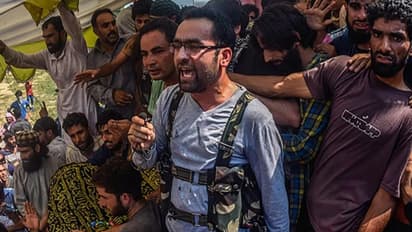 లెక్కల మాష్టారు మోస్ట్ వాంటెడ్ టెర్రరిస్టుగా ఎలా మారాడు...!!