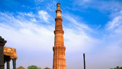 মদ্যপ অবস্থায় কুতুব মিনারে ধাক্কা, লকডাউনে মদ বিক্রি শুরু হতেই দিল্লিতে চরম অঘটন