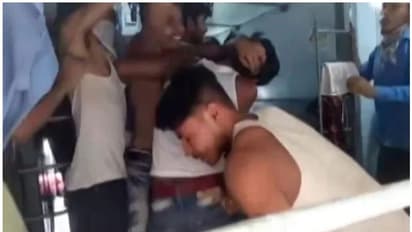 ഭക്ഷണ വിതരണത്തെച്ചൊല്ലി തർക്കം; ട്രെയിനുള്ളിൽ തമ്മിൽത്തല്ലി അതിഥി തൊഴിലാളികൾ; വീഡിയോ വൈറൽ