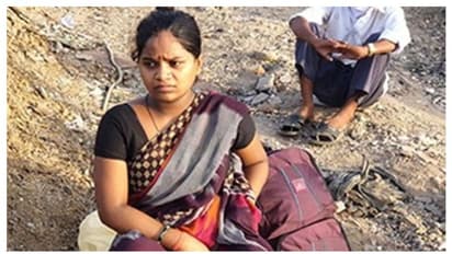 লকডাউনের দেশে বাড়ি ফিরতে হাঁটছে শিশু থেকে বৃদ্ধ, ১২ ঘণ্টা একটানা পথ চললেন ৭ মাসের অন্তঃসত্ত্বাও