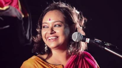 রবি স্মরণেই পুরোনো প্রেমে ডুব,  নেটদুনিয়া মাতালেন বিখ্যাত অভিনেত্রী