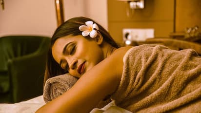 பார்வையால் சூடேற்றி... படு கவர்ச்சியில் பாடாய் படுத்தும் நடிகை ஸ்ருதி! கிறங்க வைக்கும் கிளிக்ஸ்!