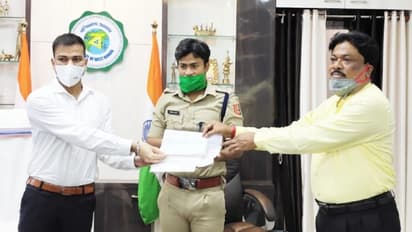 করোনা যুদ্ধে মুখ্যমন্ত্রীর হাত শক্ত করলেন বিধায়ক,তুলে দিলেন ২৮ লক্ষ টাকা