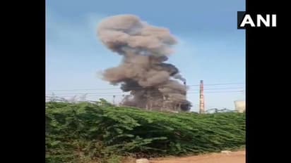 తమిళనాడులోని కడలూరులో బాయిలర్ పేలుడు: ఎగిసిపడుతున్న పొగ