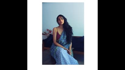 ஓர புன்னகையில் ஒய்யாரம் காட்டும் ஸ்லிம் பியூட்டி கார்த்திகா முரளிதரன் போட்டோ கேலரி