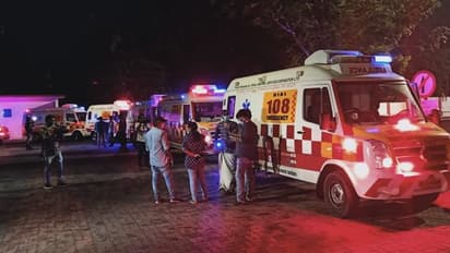 ദമാമിൽ നിന്ന് കൊച്ചിയിൽ എത്തിയ വിമാനത്തിൽ രണ്ട് പേർക്ക് രോഗലക്ഷണം, ആശുപത്രിയിലാക്കി