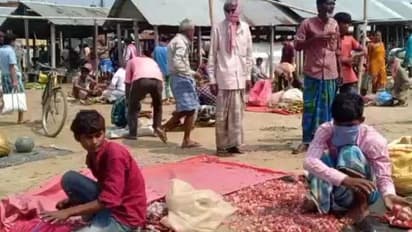 লকডাউনেও হাট বসল উত্তর দিনাজপুরে, মাস্ক না পরেই ভিড় জমাল ভিনরাজ্যের মানুষ