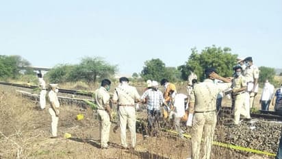 వలస కూలీల దుర్మరణం...రాష్ట్ర ప్రభుత్వాలకు పవన్ కల్యాణ్ సూచనిదే