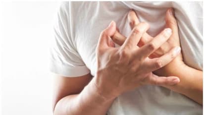 സ്ത്രീകൾക്കും പുരുഷന്മാർക്കും ഒരുപോലെ വരുന്ന മൂന്ന് ഹൃദയാഘാത ലക്ഷണങ്ങളെപ്പറ്റി അറിയാം