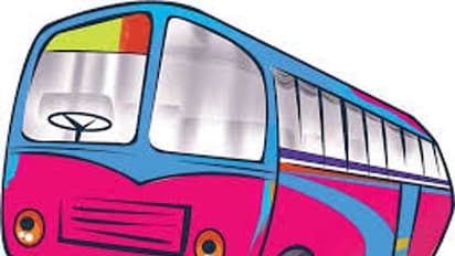 'ചില്ലറയില്ലെങ്കിൽ ഇറങ്ങിപ്പോ'; യുവതിയെയും മകളെയും കണ്ടക്ടർ സ്വകാര്യ ബസില്‍നിന്നും ഇറക്കിവിട്ടു, പരാതി...