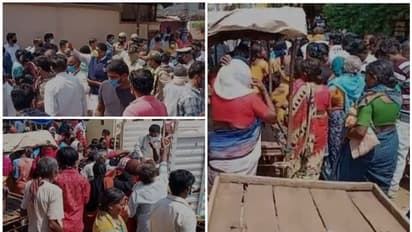 ലോക്ക്ഡൗൺ നിയന്ത്രണം പാലിക്കാതെ കർണാടക മന്ത്രിയുടെ ഭക്ഷ്യകിറ്റ് വിതരണം; തിക്കിത്തിരക്കി ജനം