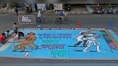 'যোদ্ধারা সমরে-করোনা দূরে',  ফের সচেতনতামূলক পথচিত্র আঁকল বেলেঘাটা ৩৩ পল্লী