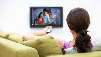 టీవీని ఎక్కువ సేపు చూస్తే ఈ రోగాలొస్తయ్.. జాగ్రత్త..