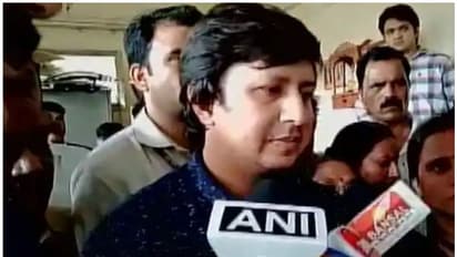 ഹോട്ട്സ്പോട്ടില് 100ഓളം പ്രവര്ത്തകരുമായി യോഗം നടത്തി ബിജെപി എംഎല്എ; നടപടിയില്ല