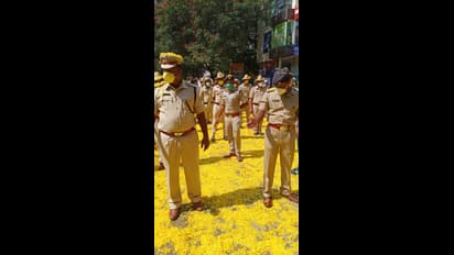 ಕೋವಿಡ್‌ ವಿರುದ್ಧ ಹೋರಾಟ: ಕೊರೋನಾ ವಾರಿಯರ್ಸ್‌ಗೆ ಹೂಮಳೆ ಸ್ವಾಗತ..!