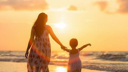 একদিন নয় তাঁদের সম্মান করুন প্রতিদিন, বিশ্ব মাতৃদিবস উপলক্ষে রইল সেরা ১০ উক্তি