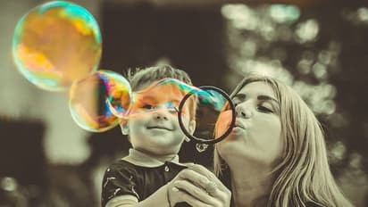 বিশ্ব মাতৃদিবসে হোমমেড 'সারপ্রাইজ', লকডাউনে রইল হদিশ