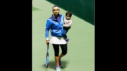 അമ്മയായ ശേഷം ഉജ്ജ്വല തിരിച്ചുവരവ്; ഫെഡ് കപ്പ് ഹാര്‍ട്ട് അവാര്‍ഡ് നേടുന്ന ആദ്യ ഇന്ത്യന്‍ താരമായി സാനിയ മിര്‍സ