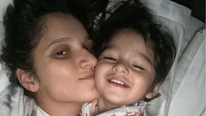 ഞങ്ങളിപ്പോള്‍ ഇങ്ങനെയാണ് ഉണരാറ്; കുഞ്ഞ് ഇസാനറെ ചിത്രം പങ്കുവെച്ച് സാനിയ