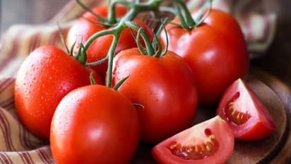 ഉയർന്ന രക്തസമ്മര്ദ്ദമുള്ളവർ തക്കാളി കഴിക്കുമ്പോൾ...