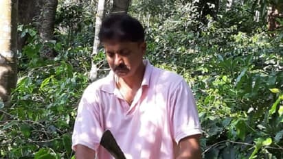 ಲಾಕ್‌ಡೌನ್ ಎಫೆಕ್ಟ್: ಕ್ಲಾಸ್‌ನಲ್ಲಿರ್ಬೇಕಿದ್ದ ಉಪನ್ಯಾಸಕರು ತೋಟದಲ್ಲಿ ಬ್ಯುಸಿ..!