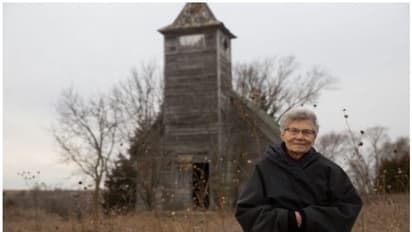 ഈ നഗരത്തിലെ ജനസംഖ്യ ഒന്ന്! ഒരേയൊരു താമസക്കാരിയും മേയറും ലൈബ്രേറിയനും എല്ലാം 84-കാരി എല്‍സി തന്നെ...