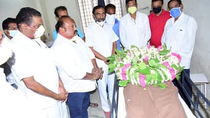 జువ్వాడికి అధికార లాంఛనాలతో అంత్యక్రియలు: మంత్రి గంగుల నివాళులు