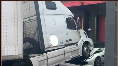 ಬಾಸ್ ಫೆರಾರಿ ಕಾರಿನ ಮೇಲೆ ಟ್ರಕ್ ಹತ್ತಿಸಿ ಸೇಡು ತೀರಿಸಿಕೊಂಡ ಉದ್ಯೋಗಿ!