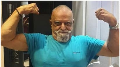 മസില് പെരിപ്പിച്ച് മീശപിരിച്ച് ഭാവഗായകൻ