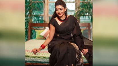 ম্যারিটাল স্টেটাস সিঙ্গেল, তাহলে মাতৃদিবসে কে শুভেচ্ছা জানালো দেবলীনাকে