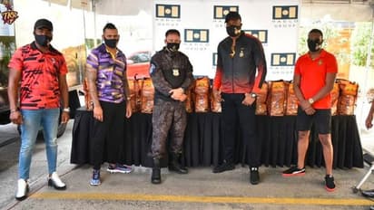 করোনা মোকাবিলায় ক্যারেবিয়ান দ্বীপে মানুষের পাশে শাহরুখ খানের দল