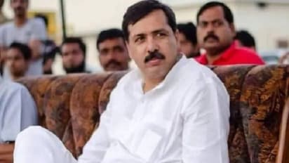 यूपी चुनाव: समाजवादी पार्टी ने धनंजय सिंह के प्रचार की तस्वीरें जारी कर उठाए कानून व्यवस्था पर सवाल