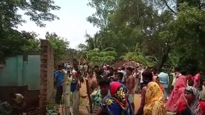 মদের দোকানে ভিড় বাড়ছে ক্রেতাদের, গ্রামবাসীদের বিক্ষোভে অগ্নিগর্ভ মহিষাদল