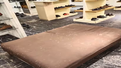 ತಿಂಗಳ ಬಳಿಕ ತೆರೆದ ಶಾಪ್: ಬ್ರ್ಲಾಂಡೆಟ್ ವಸ್ತು ಸ್ಥಿತಿ ನೋಡಿ ಮಾಲೀಕ ಶಾಕ್!