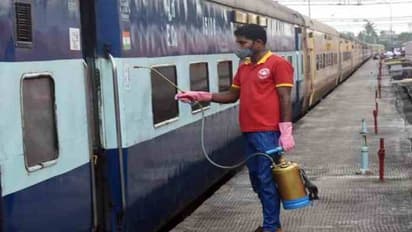 ട്രെയിൻ ടിക്കറ്റിന്  കൊള്ളനിരക്ക്, കേരളത്തിലേക്കുള്ള ട്രെയിൻ ബുക്കിംഗ് അരമണിക്കൂറിൽ ഫുൾ